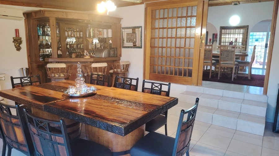 5 Bedroom Property for Sale in Flamwood North West